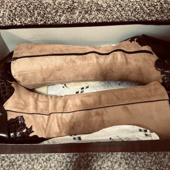 Beautiful pair of Donald J Pliner Boots size 8 - Picture 5 of 12